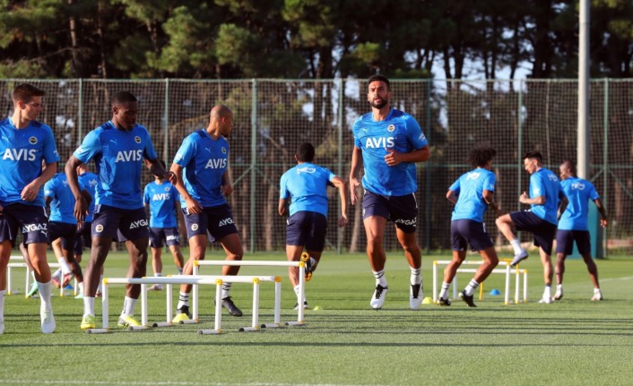 Fenerbahçe'de 4 futbolcu kadro dışı bırakıldı