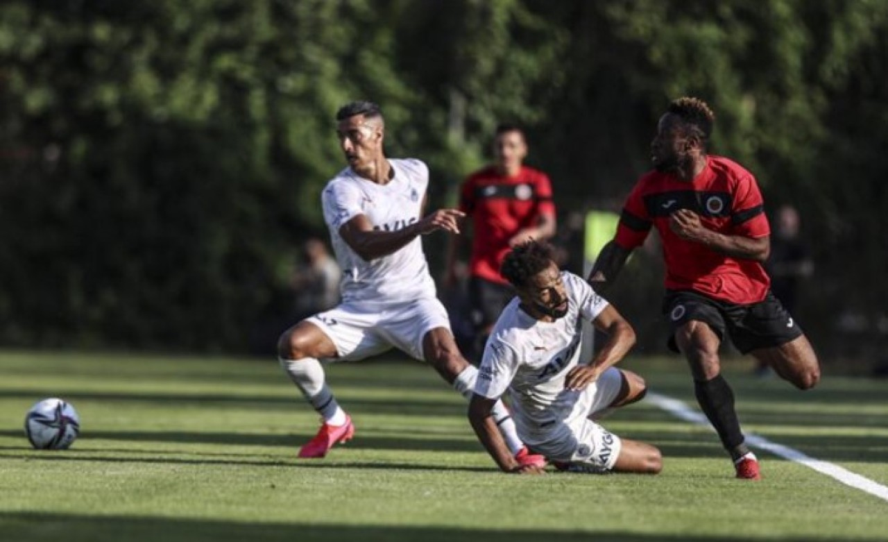 Fenerbahçe-Gençlerbirlği maçında Samatta sakatlandı