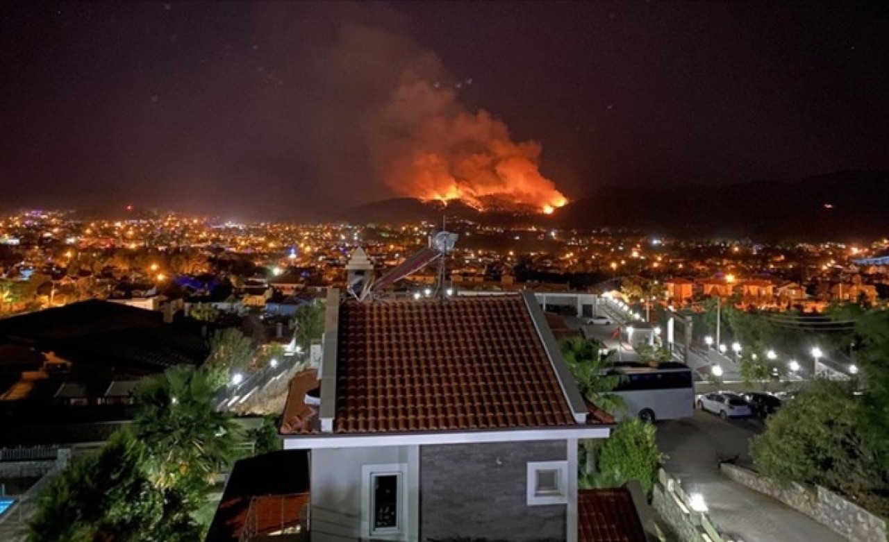 Fethiye Ölüdeniz'de de yangın çıktı: '4 kişi molotof kokteyli atarak çıkardı' iddiası