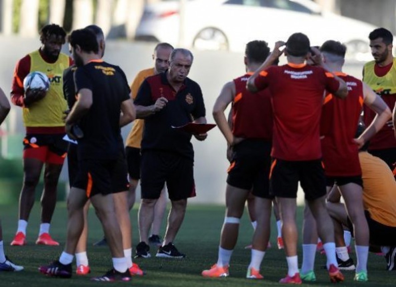 Galatasaray'a PSV maçı öncesi şok: 2 futbolcuda koronavirüs çıktı