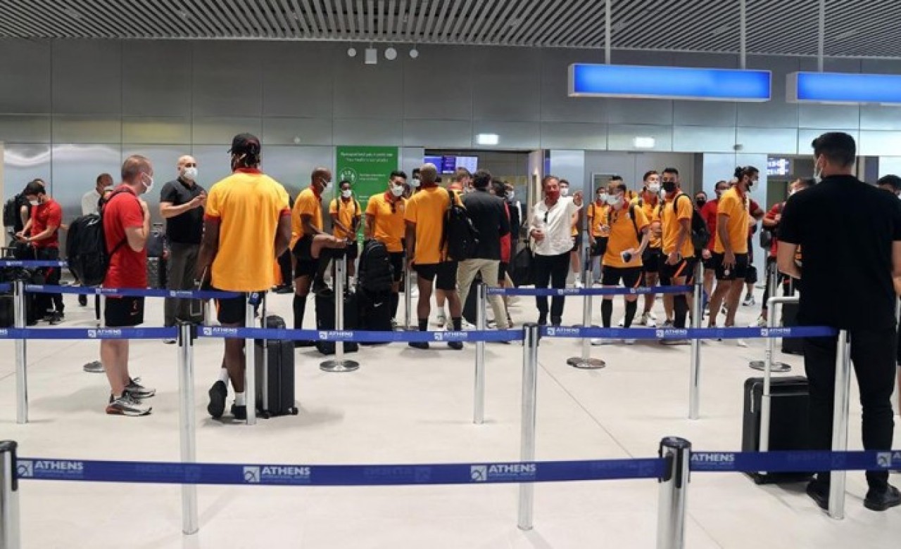 Galatasaray'a Yunanistan'da skandal karşılama: Kafile maç yapmadan geri döndü