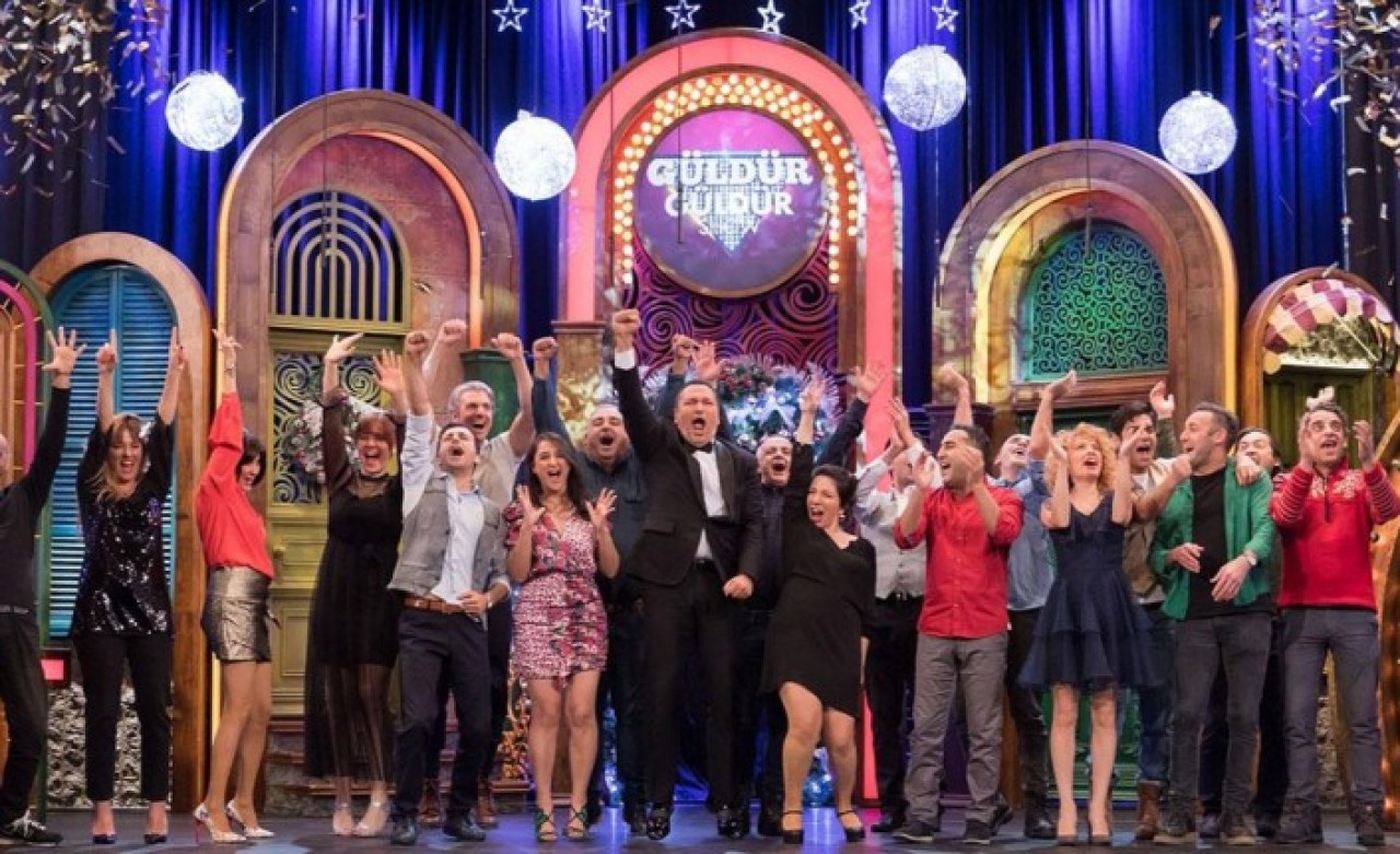 Güldür Güldür Show sevenlerini üzen haber: Çok sevilen karaktere hayat veren isim projeden ayrıldı!