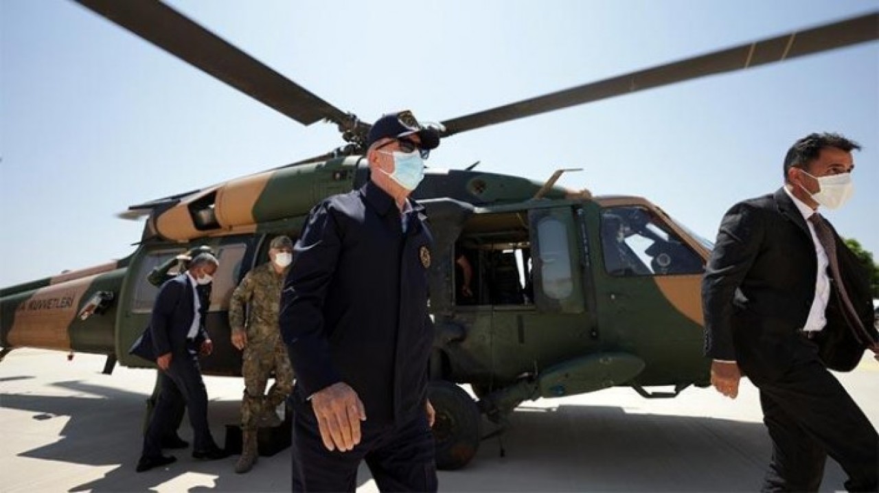 Havada panik: Bakan Hulusi Akar'ın uçağı acil iniş yaptı!