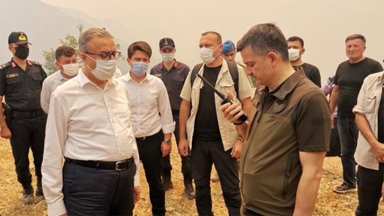 Mersin'de büyük panik: Bakan Pakdemirli telsizle anons etti,  üs bölgesi boşaltılıyor