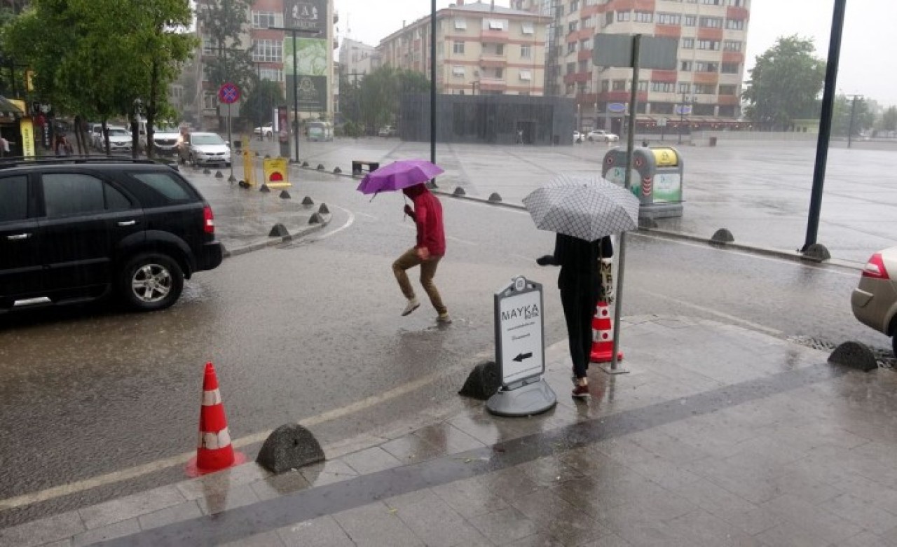 Meteoroloji uyardı,  şehirleri tek tek saydı: Kuvvetli yağmur geliyor