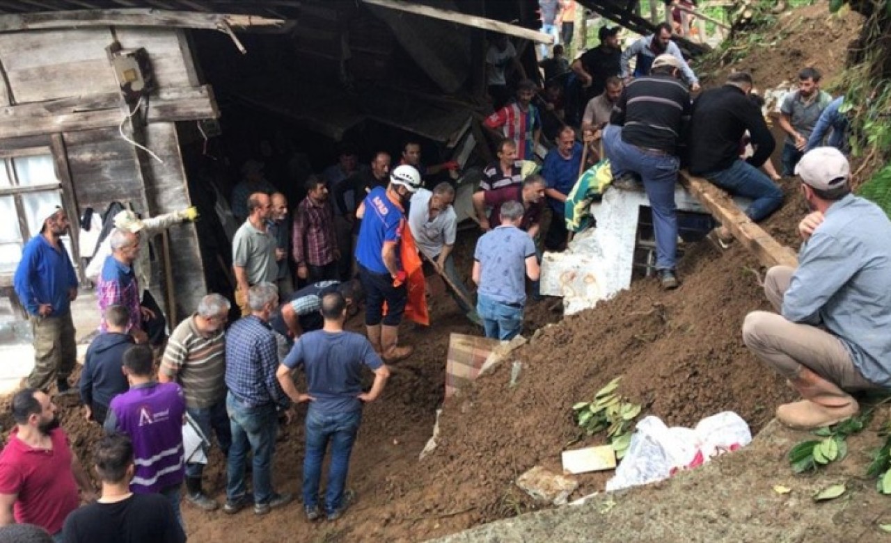 Rize'de can kaybı artıyor: Adem Yanık,  Nuri Cemal Mert,  Batuhan Delihasan,  Ayşe Karali,  Aynur Karali,  Mustafa Karali öldü