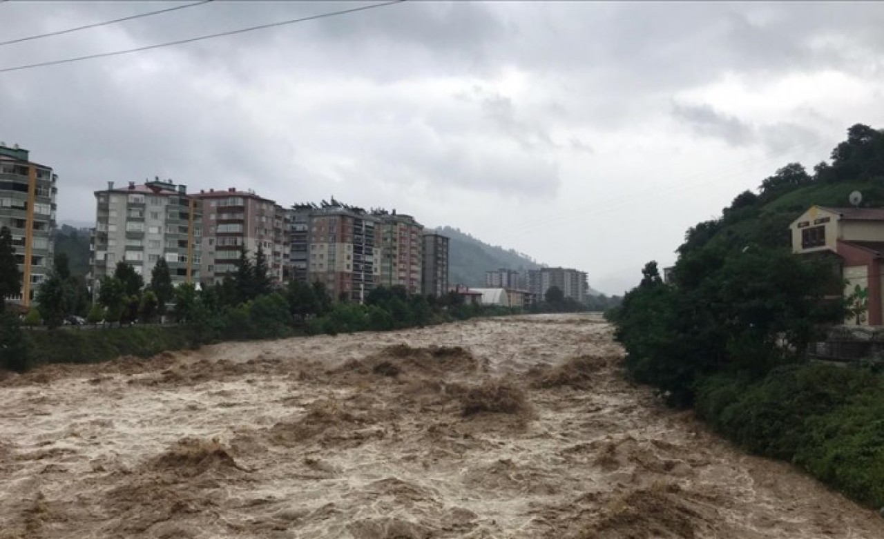 Rize'yi yine sel aldı!