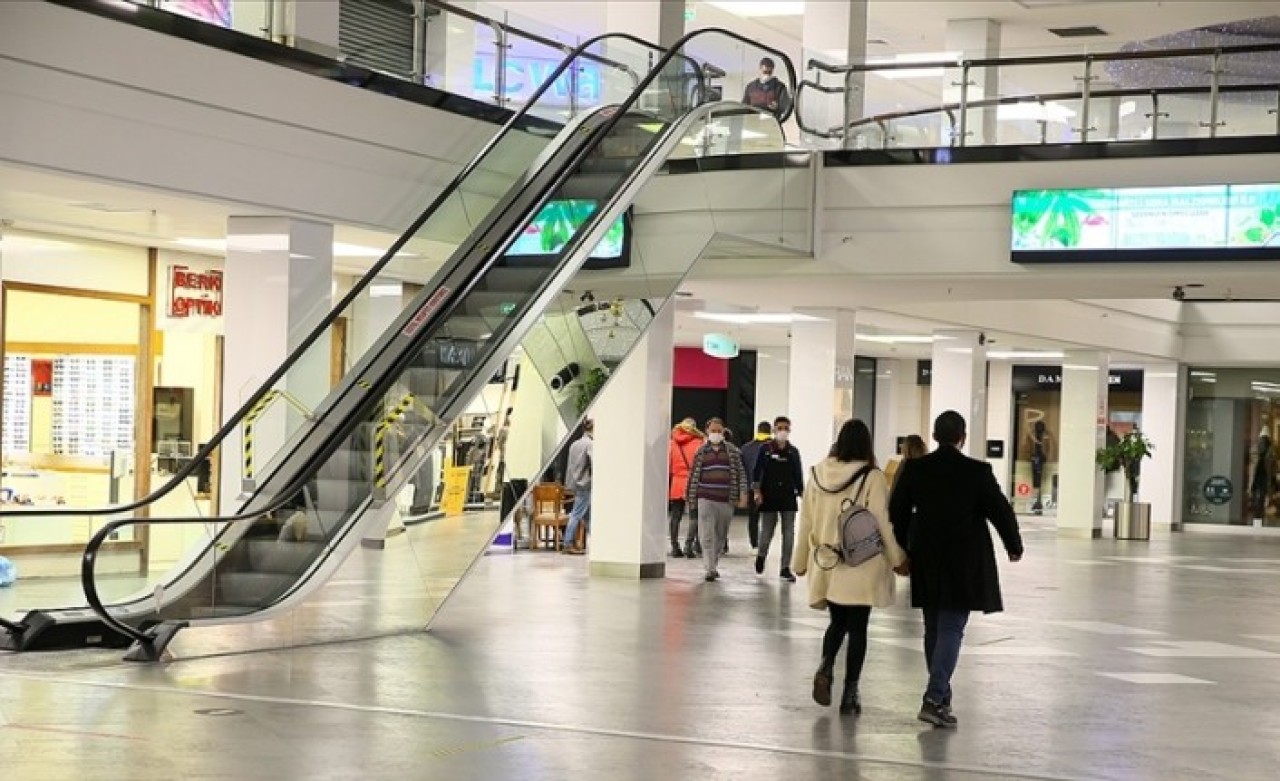 Sağlık Bakanlığı'ndan flaş kararlar: AVM,  restoran,  berber,  halı sahada yeni dönem