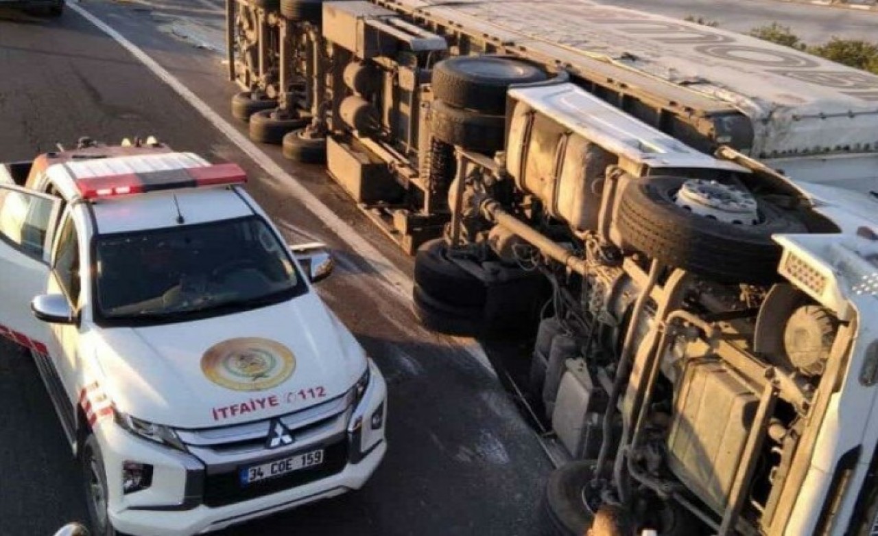 Şanlıurfa'da tır devrildi: Selahattin Atış ve oğlu Muhammed Atış öldü