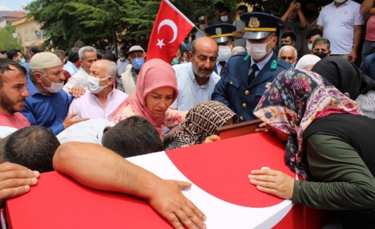 Şehit Astsubay Cihan Çiftçibaşı son yolculuğuna uğurlandı: Gözyaşları sel oldu