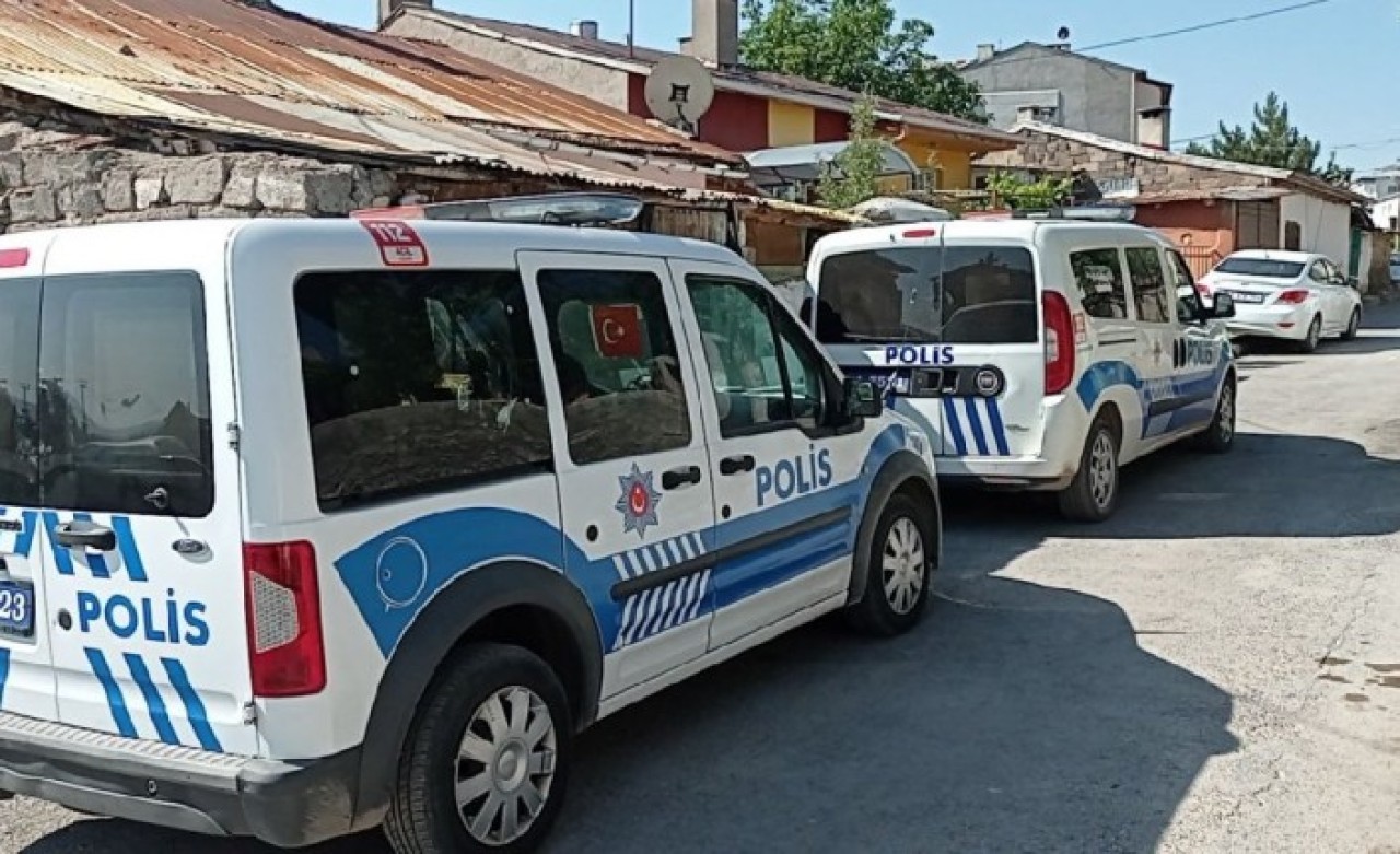 Sivas'ta polisin silahından çıkan kurşun eşini öldürdü,  kayınvalidesini yaraladı