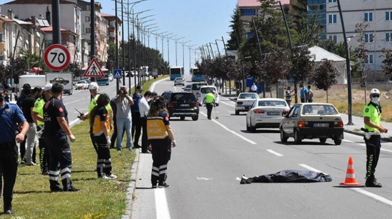 Sivas'ta yolun karşısına geçmek isterken araç çarptı: Mevlüde Kantar öldü