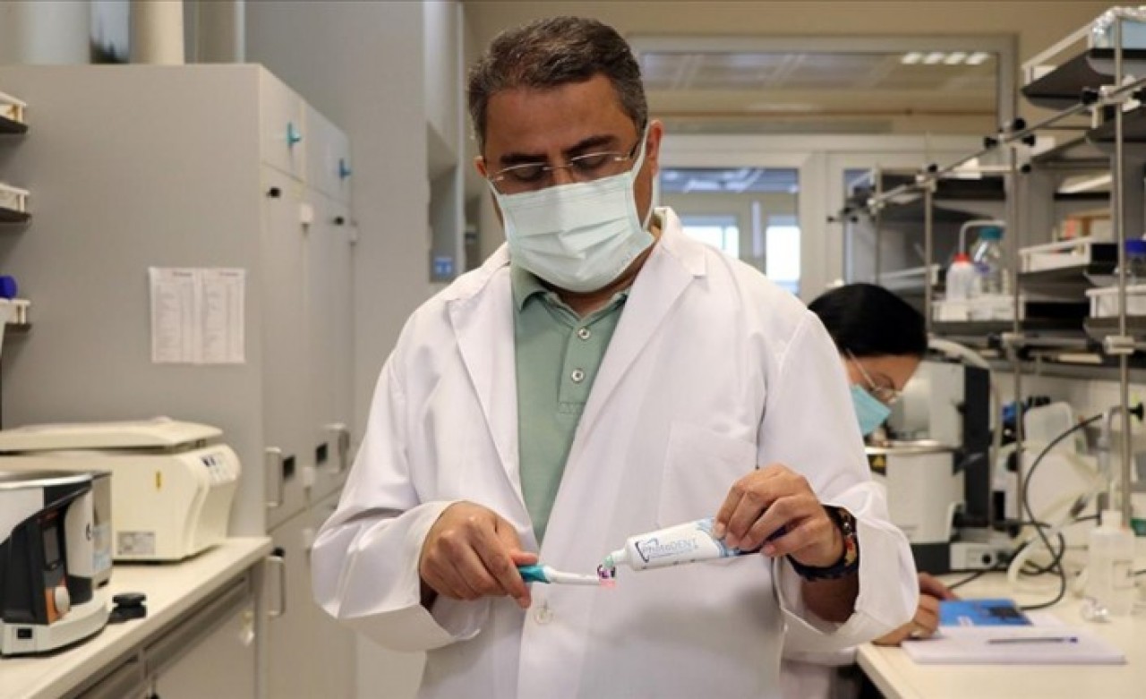 Türk bilim insanlarınca  geliştirilen nanomoleküllü diş macunu ile diş fırçası üretime hazır