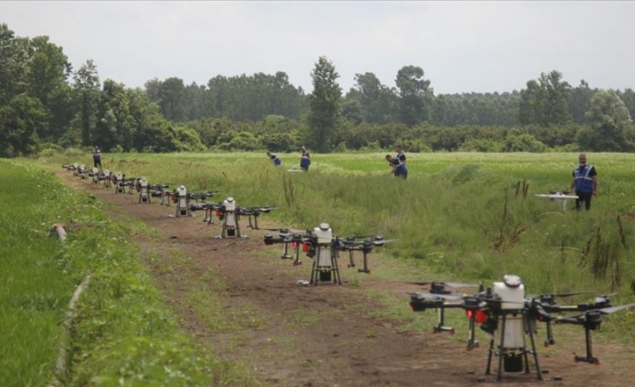 Türkiye'de ilk kez ZİHA'larla çoklu uçuş ilaçlama denemesi yapıldı