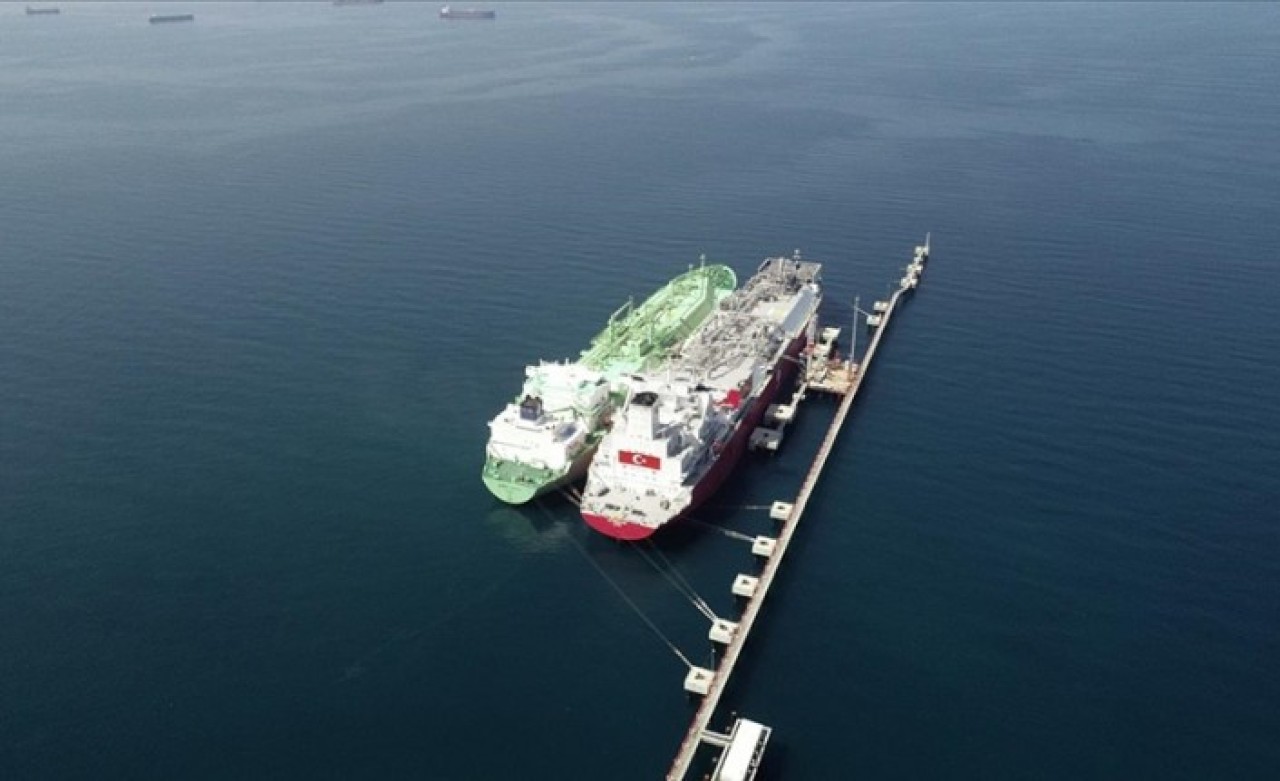 Türkiye'nin ilk FSRU'su Ertuğrul Gazi'ye ilk LNG nakli başarıyla tamamlandı