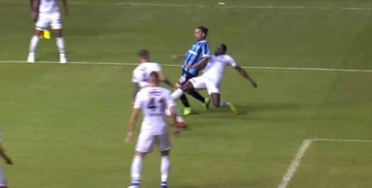 Adana Demirspor-Fenerbahçe maçında penaltı tartışması