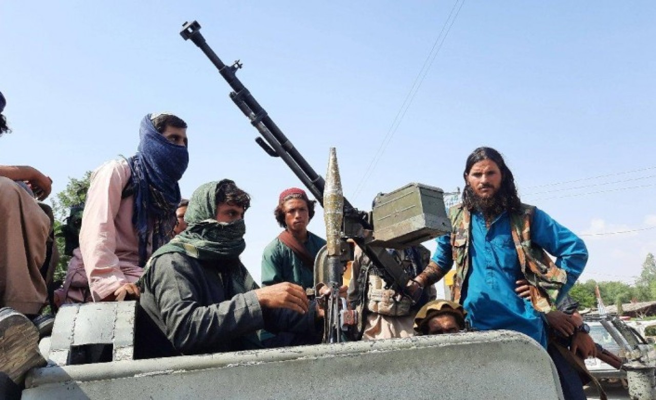 Afganistan'dan korkunç haberler geliyor: Taliban halka yaylım ateşi açtı,  çok sayıda ölü ve yaralı var