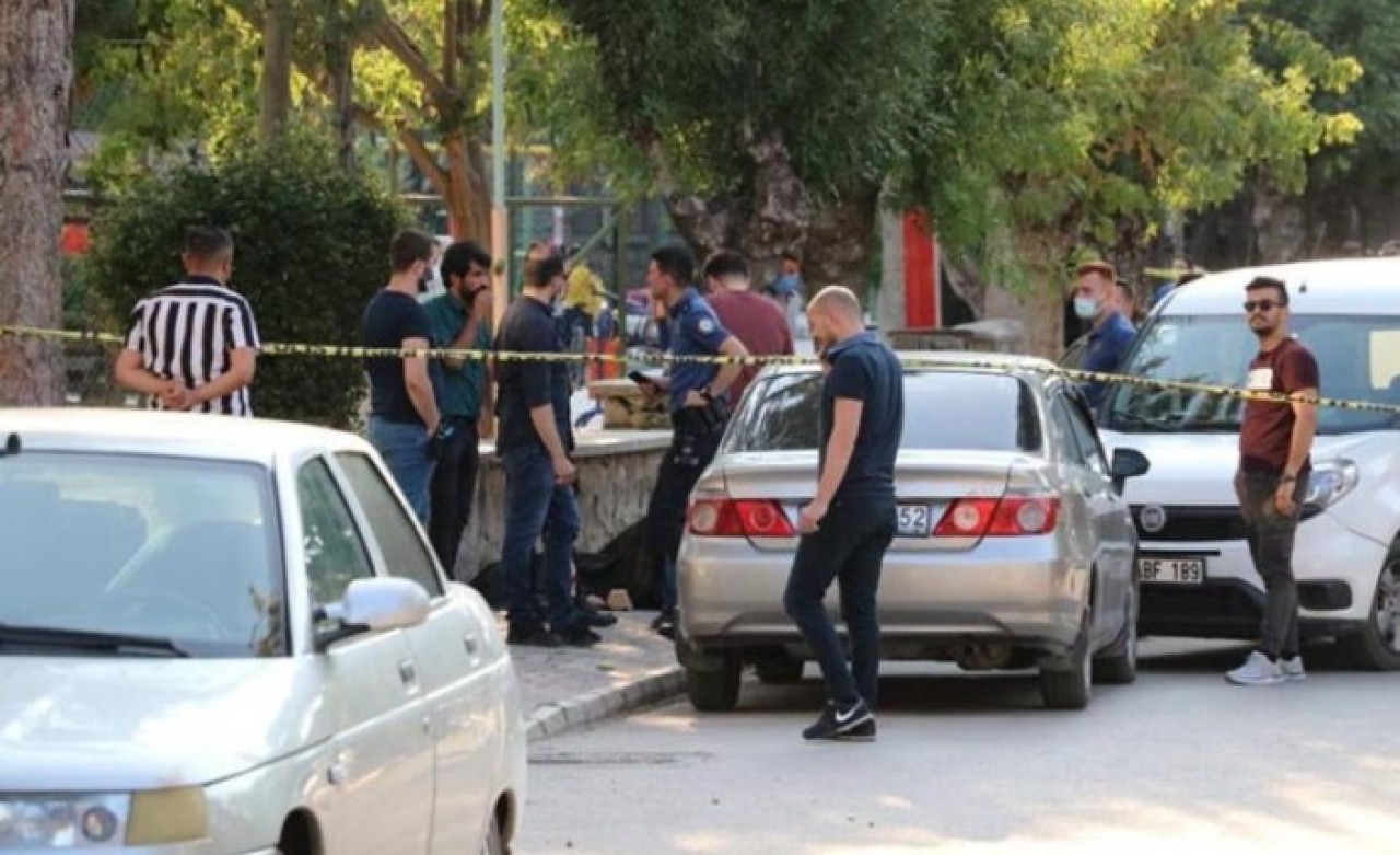 Afyonkarahisar'da dehşet: Polis Atilla Aydemir eşi Gönül Aydemir,  kayınpederi Nuray Akdeniz ve kayınvalidesi Kadriye Akdeniz'i öldürüp,  intihar etti