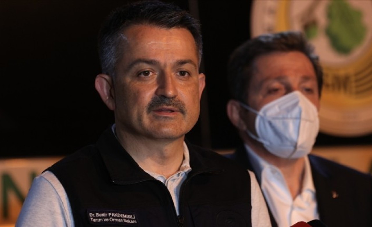 Bakan Bekir Pakdemirli: Bakanlığımız yangın söndürmek için hiçbir zaman ihaleye çıkmamıştır ve çıkmayacaktır