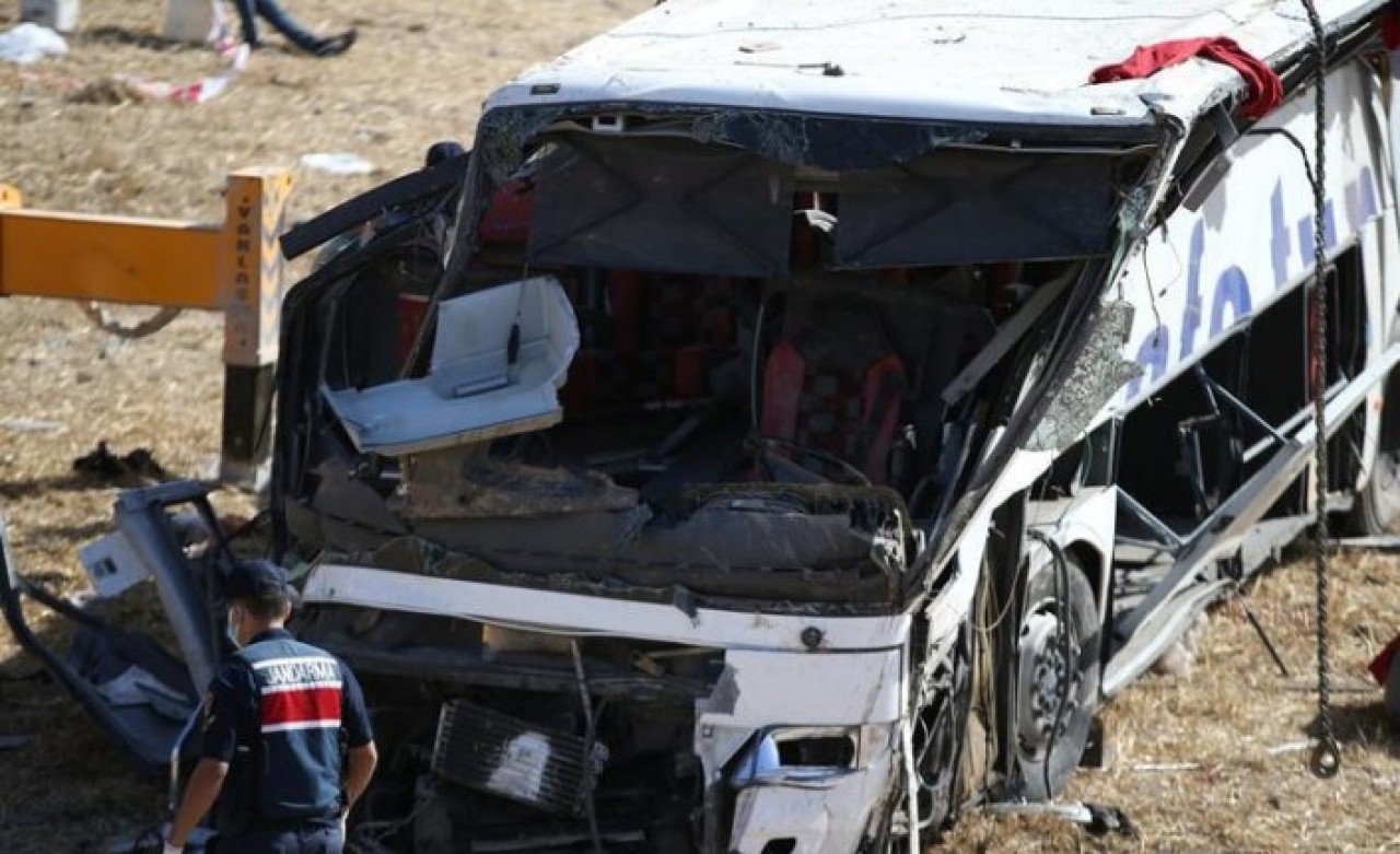 Balıkesir'de otobüs devrilince 15 kişi ölmüştü: Otobüs firması Efe Tur'dan açıklama