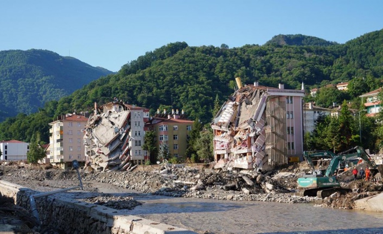 Bozkurt'ta selde yıkılan Ölçer Apartmanı'nın müteahhidi Mehmet Özkan,  İstanbul'da gözaltına alındı