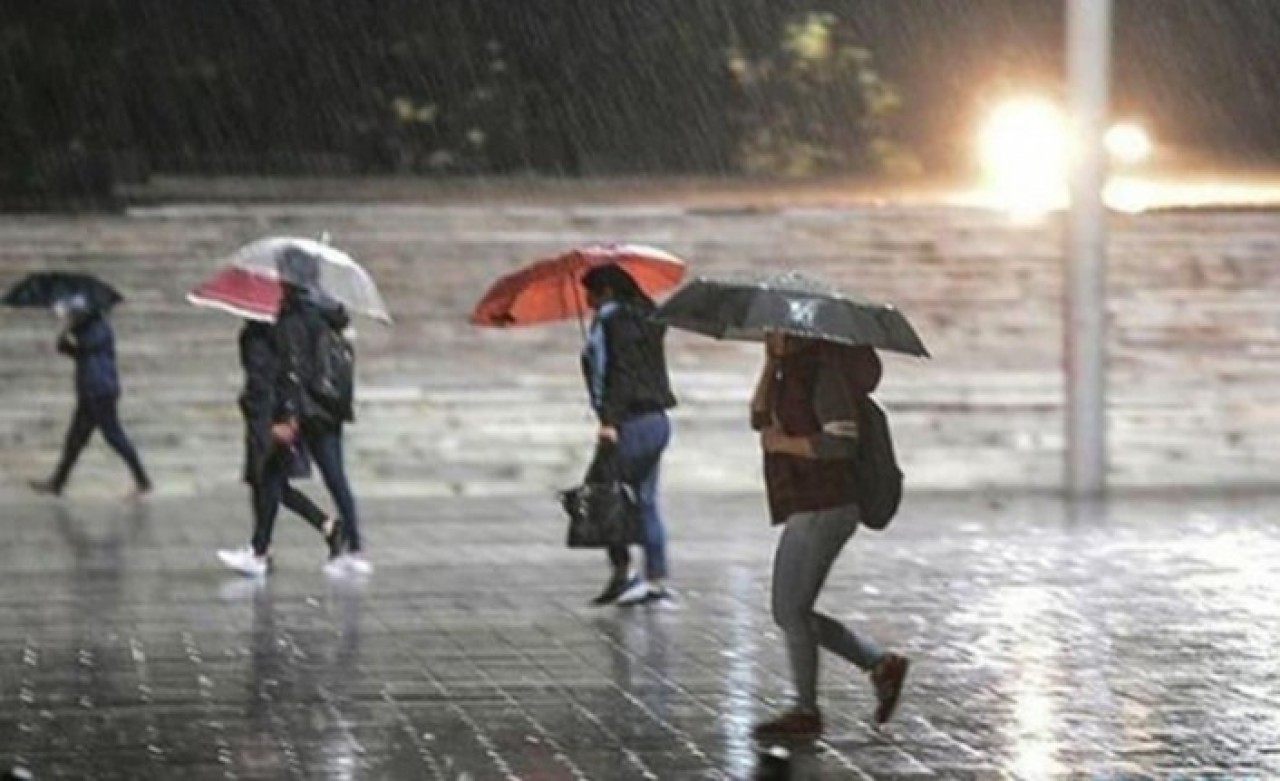 Bu akşam kuvvetli yağışa dikkat: Meteoroloji'den 10 şehir için çok önemli uyarı