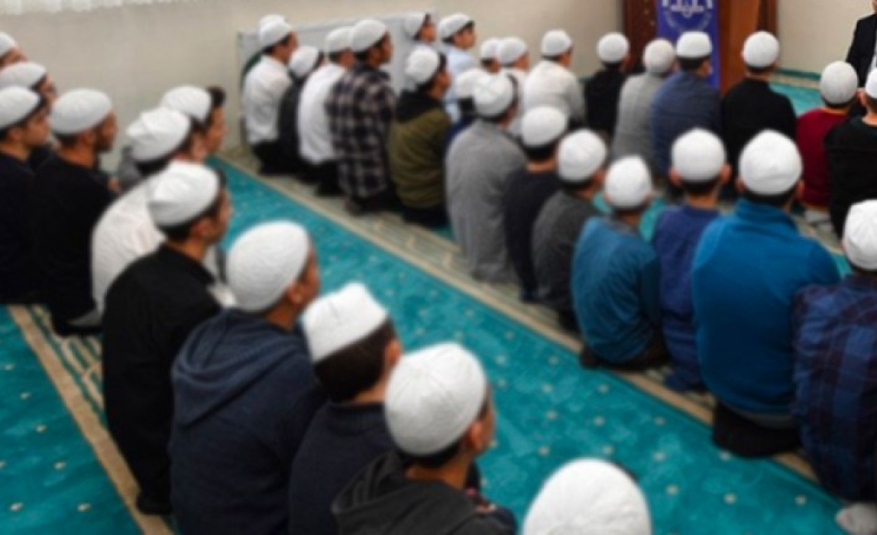 Bursa'da kuran kursunda bir çocuğu kolonya döküp çakmak çakarak yaktılar!