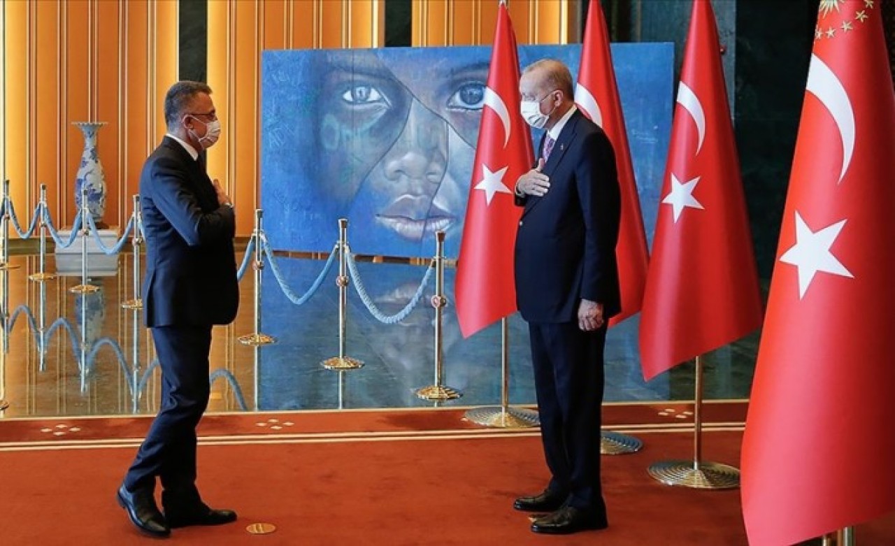 Cumhurbaşkanı Erdoğan,  30 Ağustos tebriklerini kabul etti: Kulliye'deki dev tablo dikkat çekti,  işte nedeni