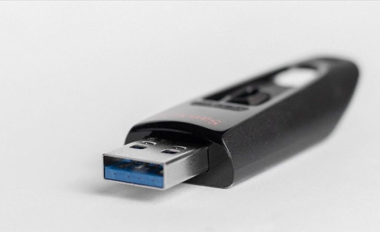Devletin gizli bilgilerini 'solucan USB' ile ele geçirmiş!