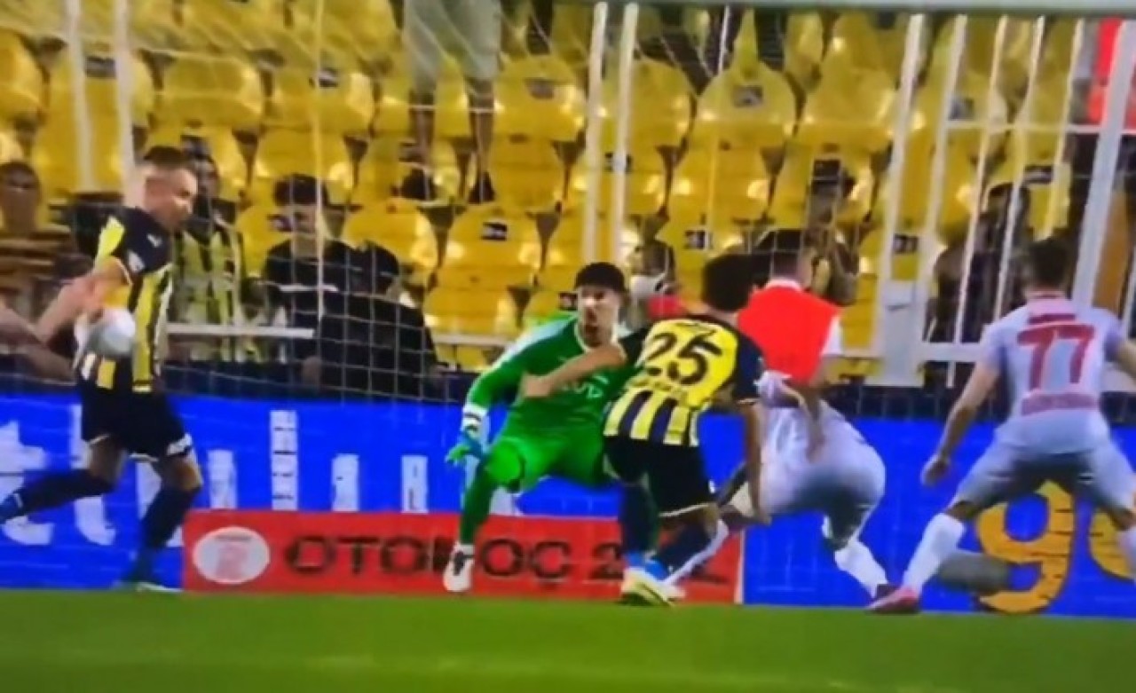 Fenerbahçe-Antalyaspor maçında penaltı var mıydı: Erman Toroğlu ve Ahmet Çakar'dan flaş yorumlar