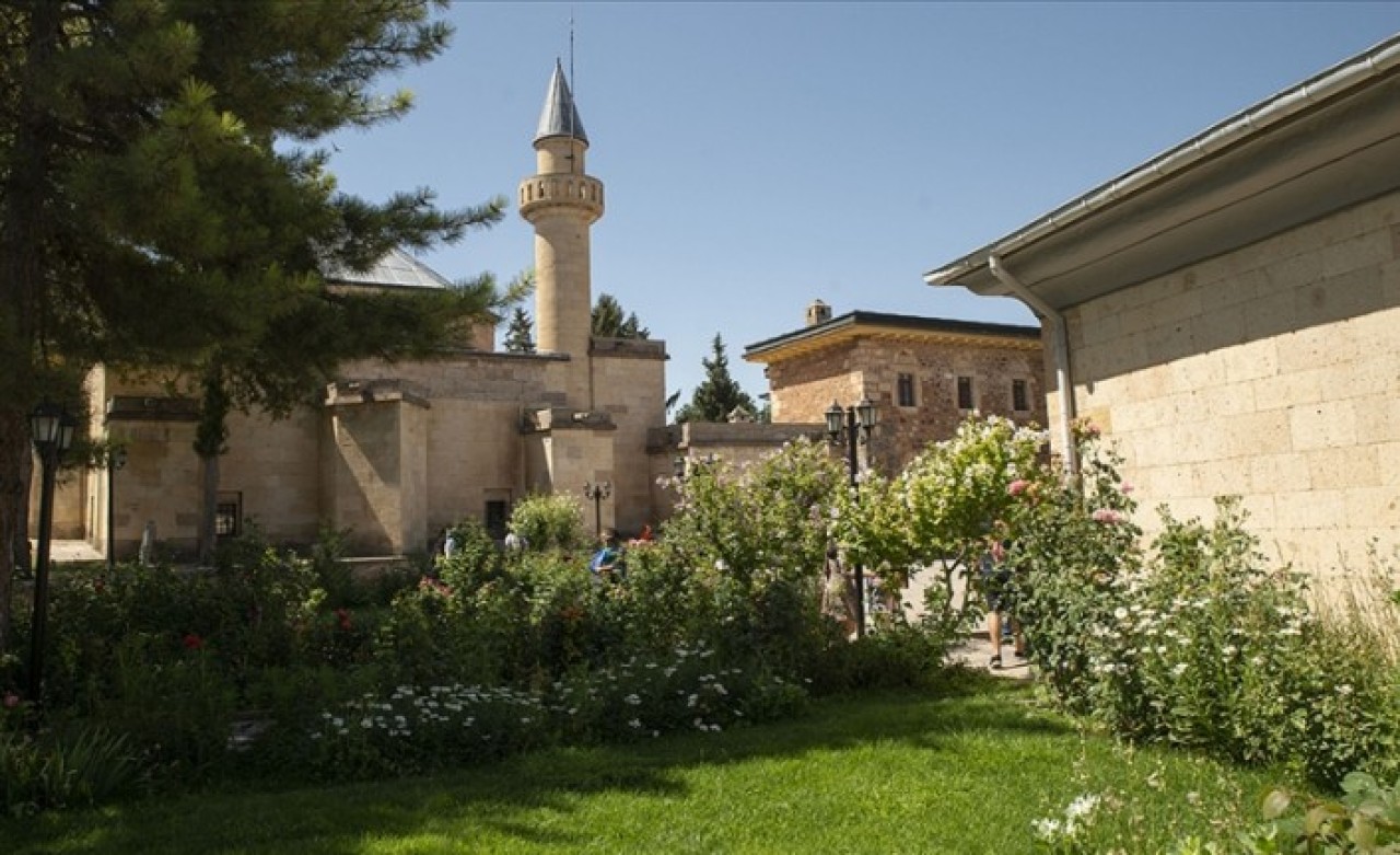 Hacı Bektaş Veli,  evrensel mesajlarıyla insanlığa ışık tutuyor