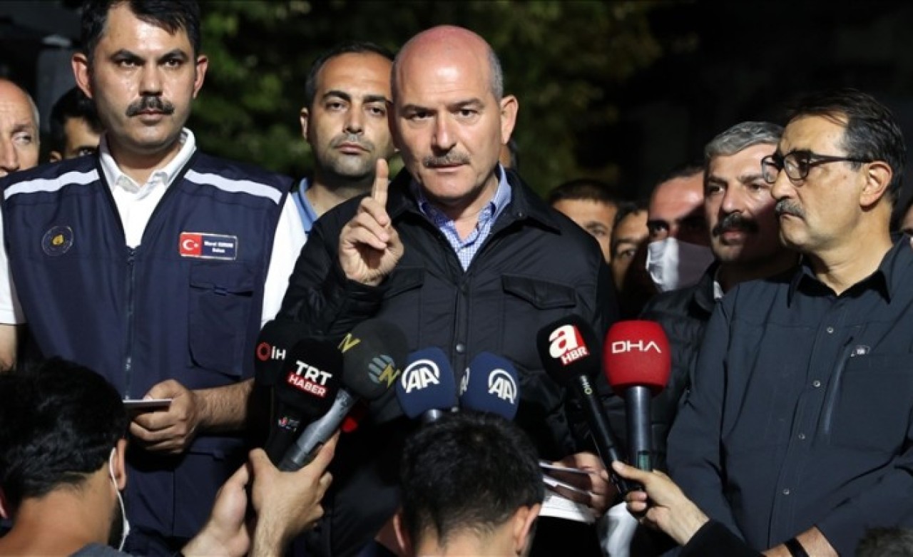 İçişleri Bakanı Soylu'dan sel felaketiyle ilgili flaş açıklamalar: HES patlamış... Gidin görün! 77 kayıp ihbarı var 