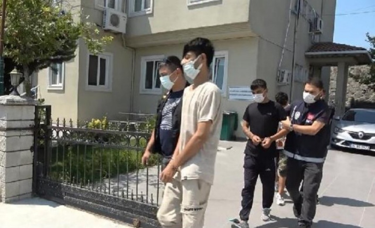 İstanbul'da Afgan gençlerden oluşan çete İranlı çifti gasp edip,  12 saat rehin tuttu