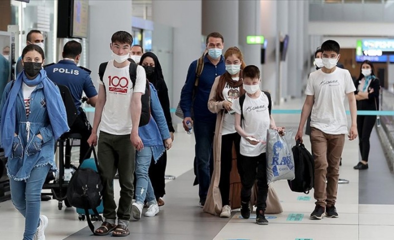 Kabil'den gelen Türkler dehşeti anlattı: İnsanlar canlarını kurtarmaya çalışıyor Taliban'dan! Kurşun yağdırıyorlar