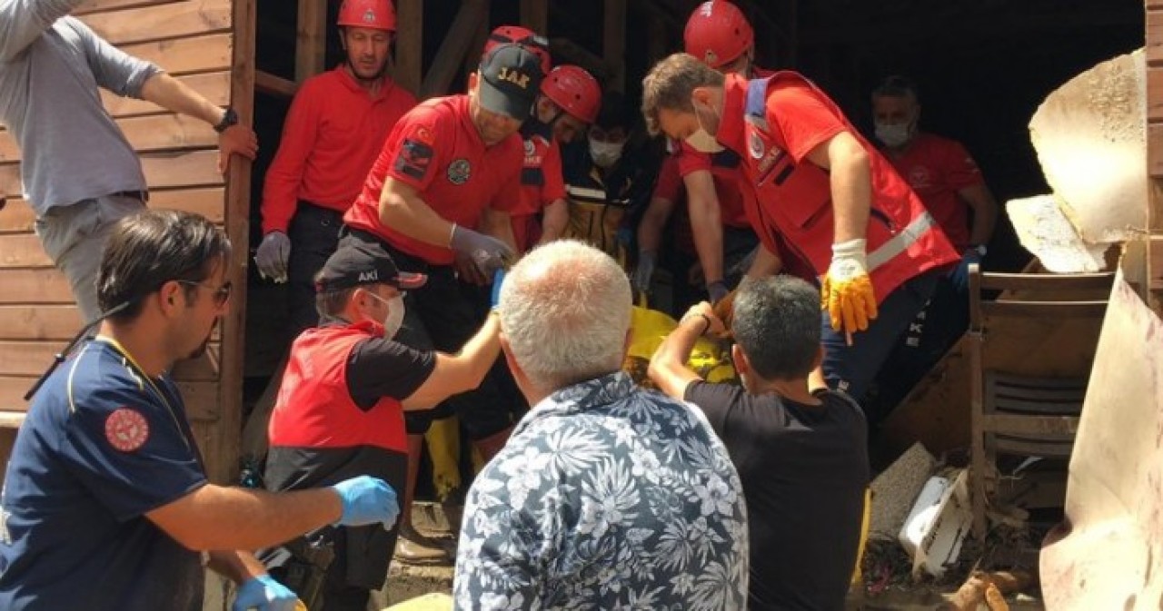 Kızılay Başkanı Kerem Kınık sel bölgesinde acı gerçeği açıkladı: Yakınını kaybeden çok insan var!