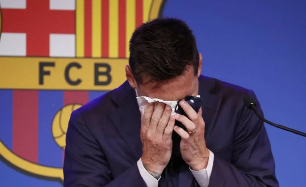 Messi’nin gözyaşlarını sildiği peçeteye dudak uçuklatan fiyat!