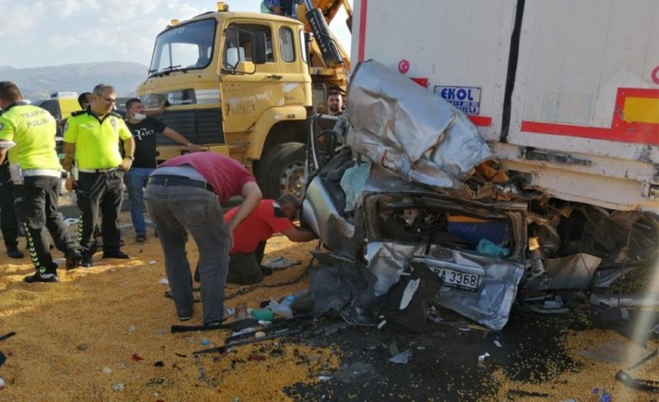 Salihli'de katliam gibi kaza: Ayşe Muslu,  Osman Muslu,  Sevilay Şahane öldü