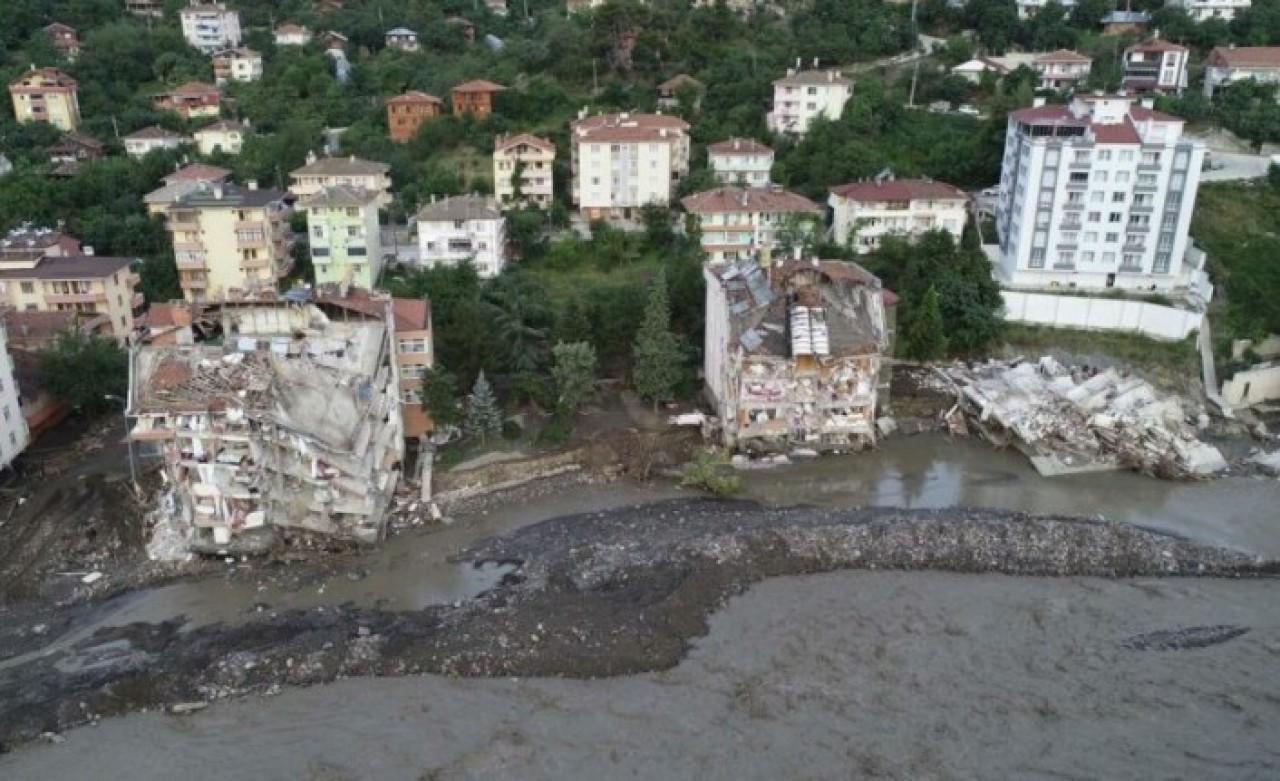 Sel felaketinde bir müteahhit için gözaltı kararı