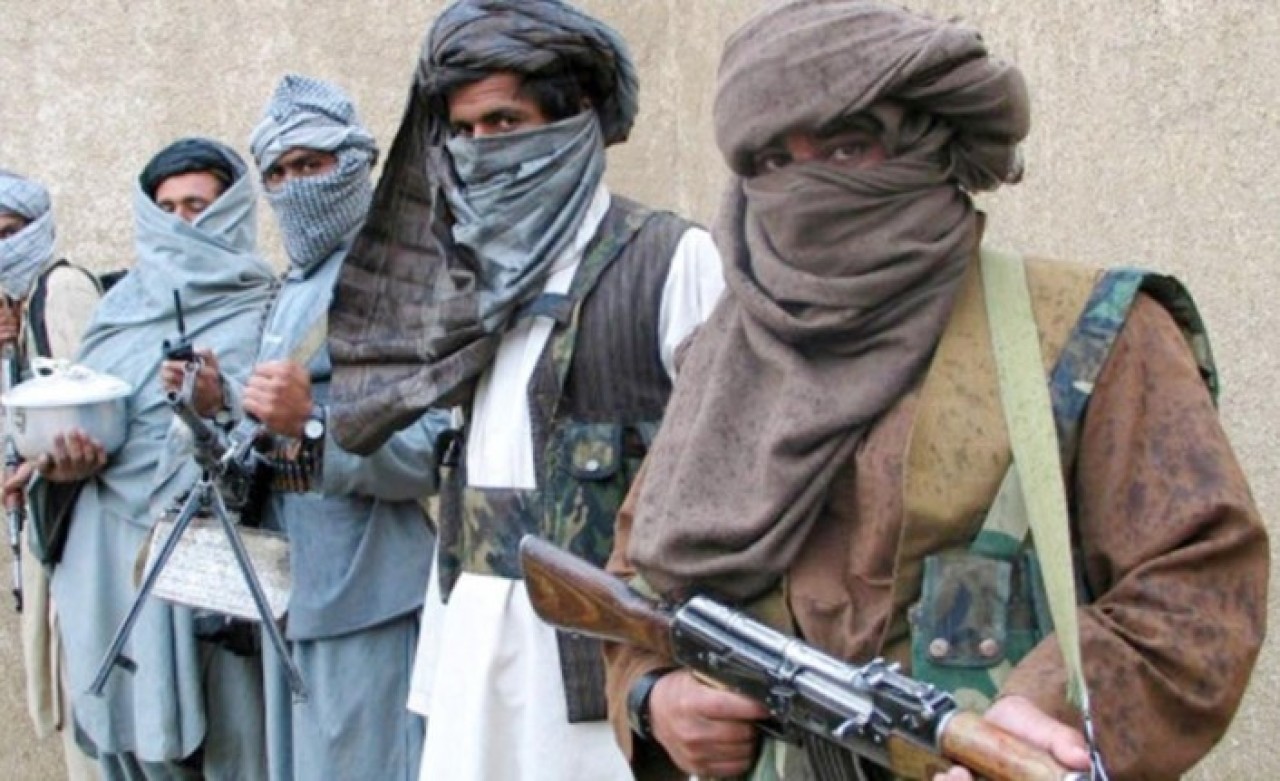 Taliban kapı kapı dolaşıp bu mektubu asıyor: 'Ya teslim olun ya ölün!'
