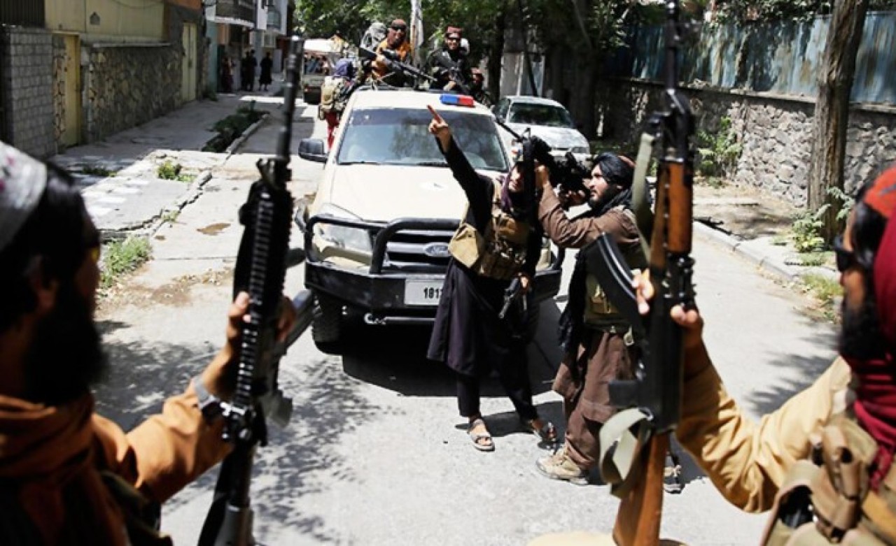 Taliban ev ev gezerek 12 yaşından büyük kız çocuklarını topluyor! Tabutlarla kaçırmışlar!