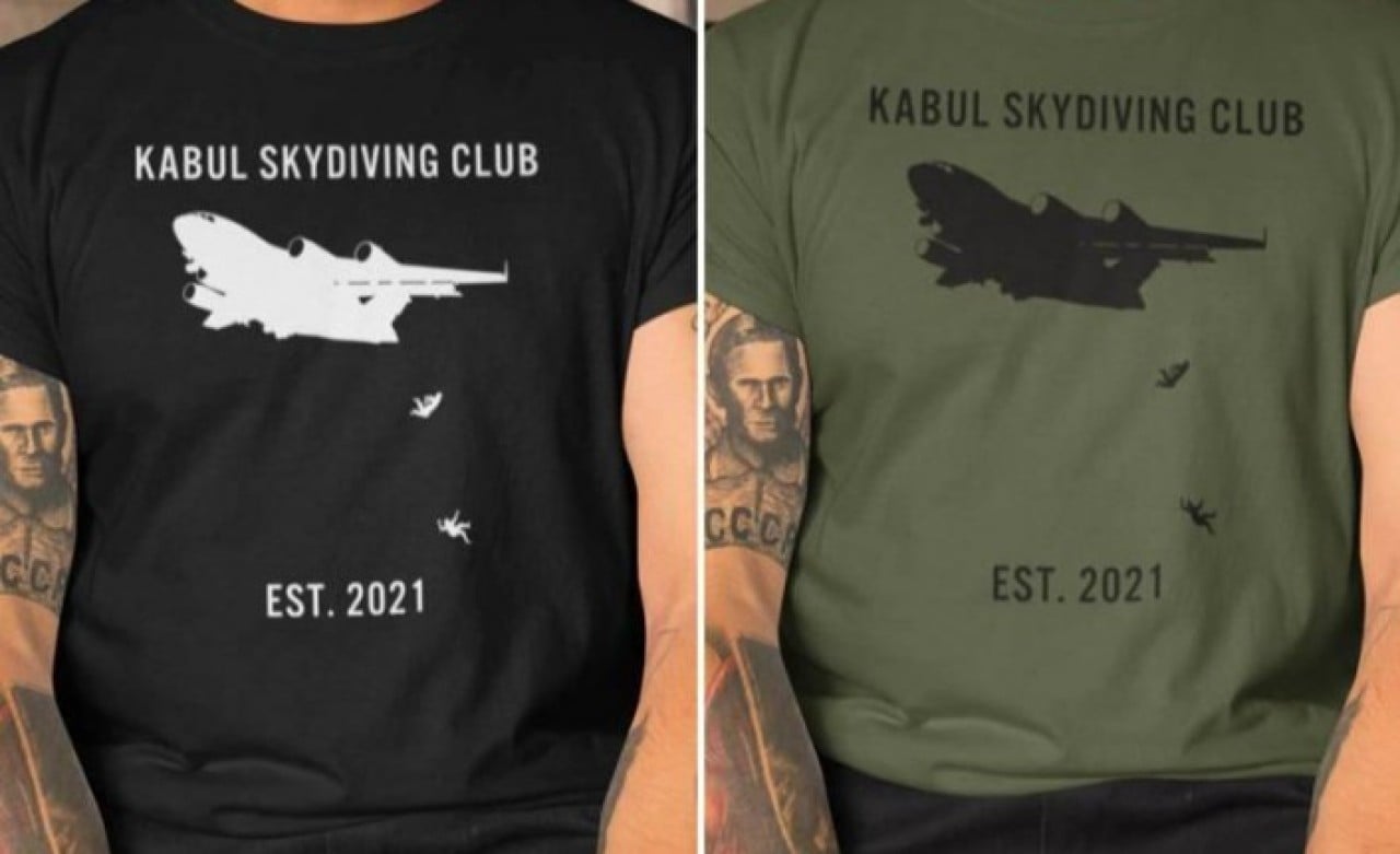 Uçaktan düşerek ölen Afganlarla dalga geçtiler 'Kabil Paraşütle Atlama Kulübü'