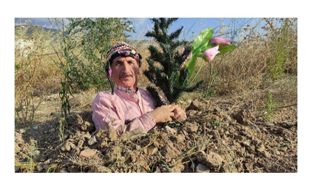 Ünlü tiyatrocu Keskin toprağı kazıp kendini diri diri gömdü