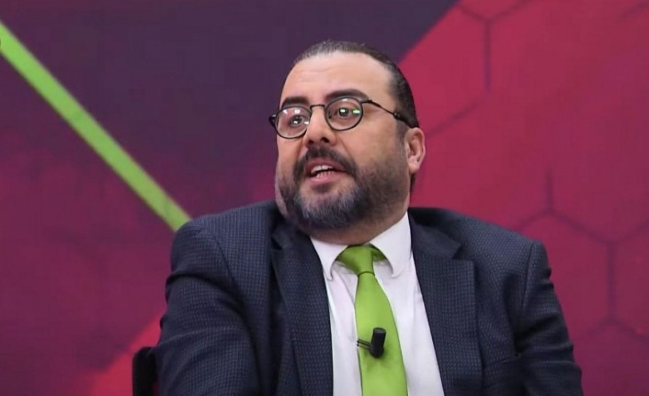 Ünlü yorumcu Emre Bol,  canlı yayında kalp krizi geçirdi