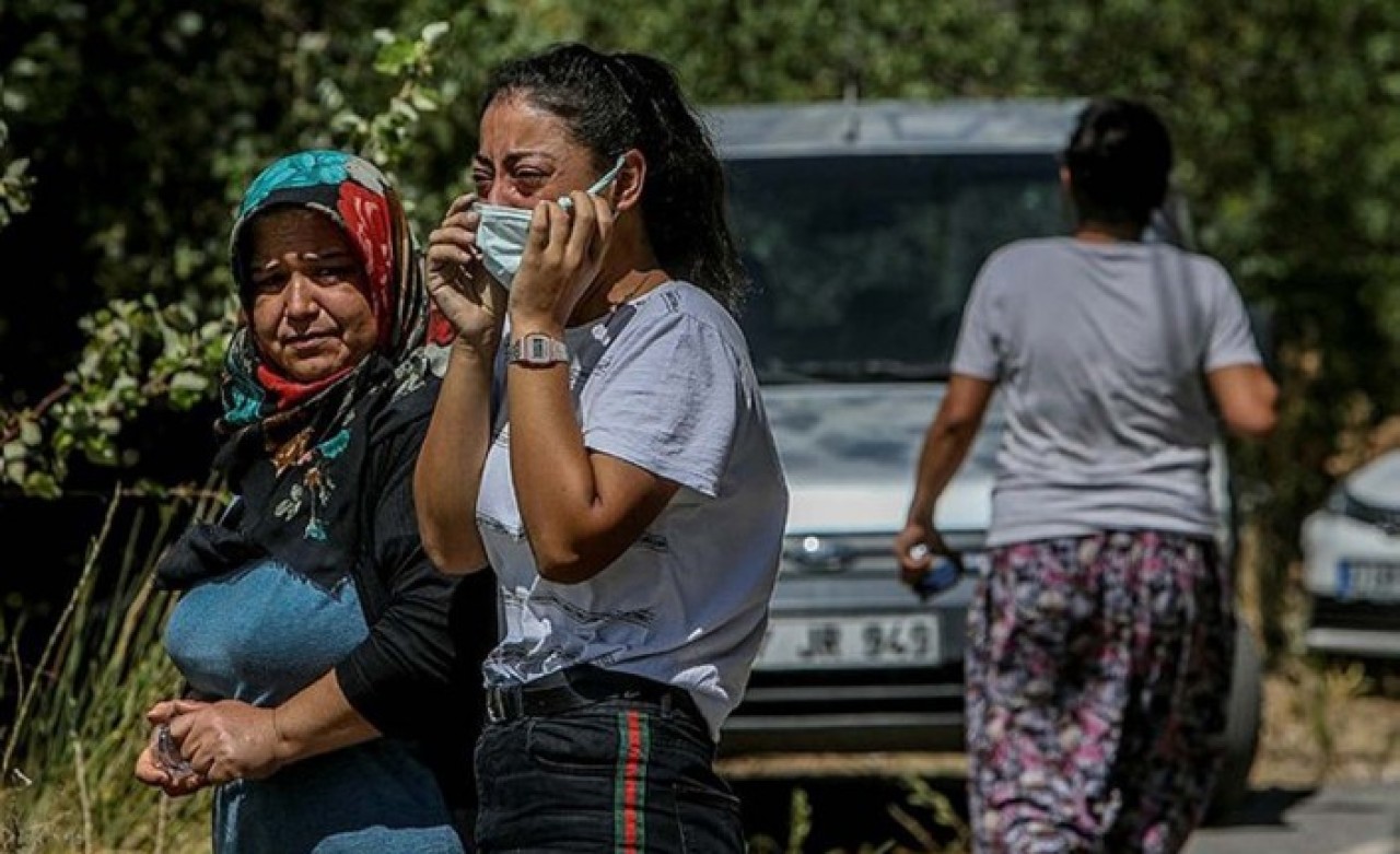 Yangın ilçe merkezine dayandı,  camilerden anons yapılıyor: Gündoğmuş'tan kaçış!