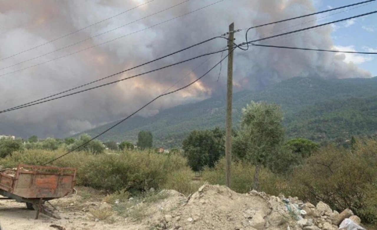 Yatağan’da başlayan yangın Çine’ye yöneldi: 2 mahalle tahliye edildi