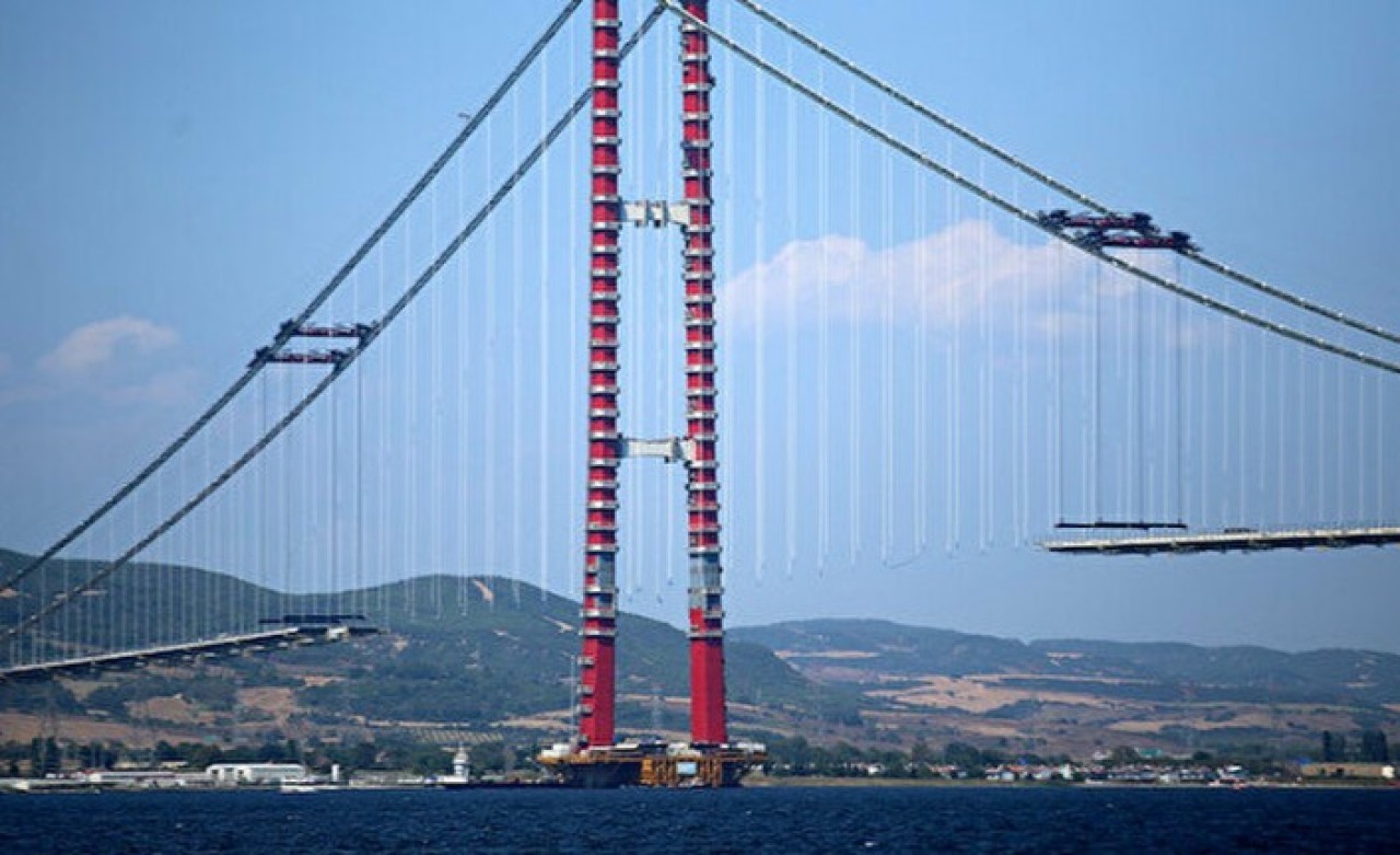 1915 Çanakkale Köprüsü'nde geçiş yolunun yarısından fazlası hazır