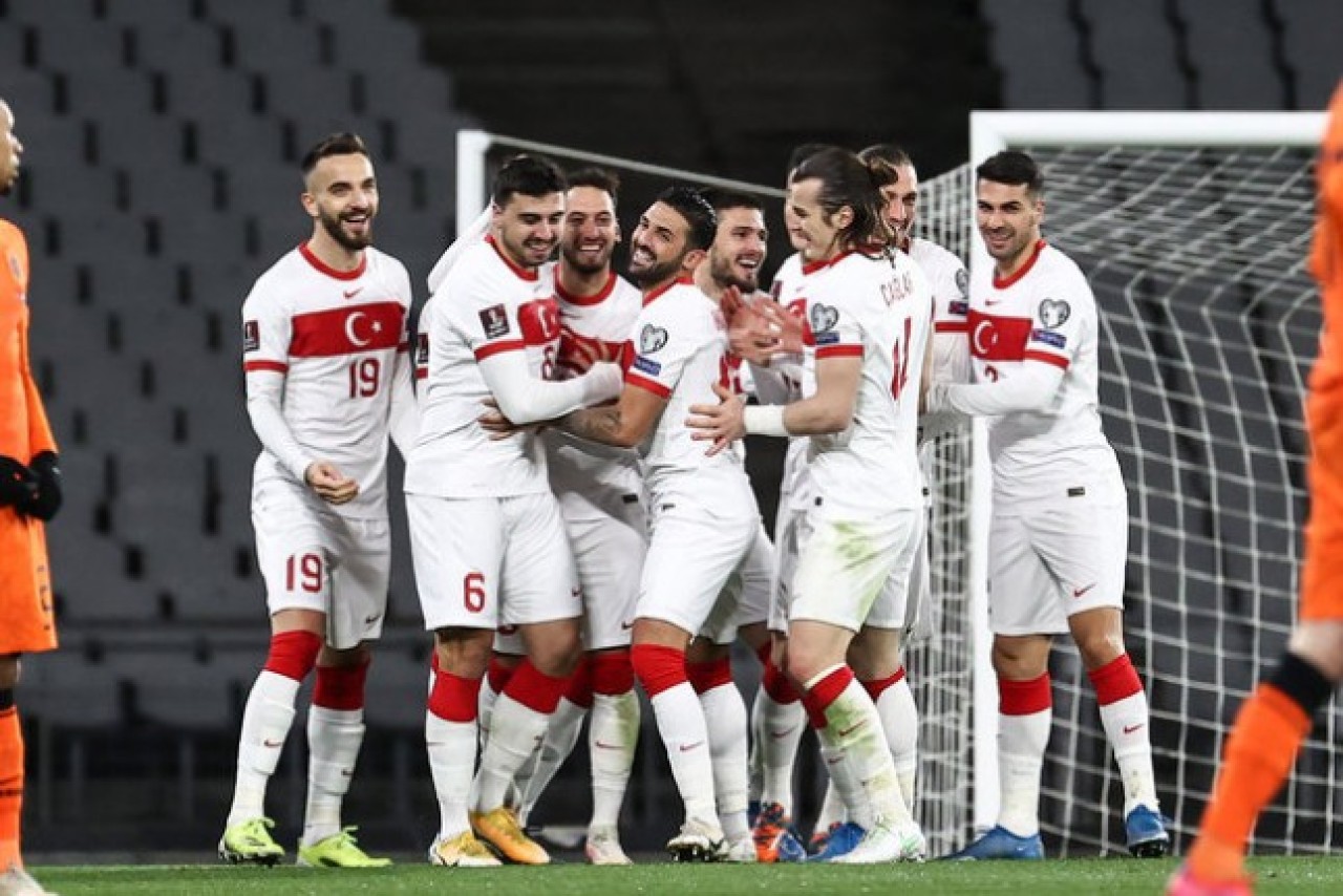 A Milli Takım kritik virajda: Türkiye-Karadağ maçı saat kaçta,  hangi kanalda?