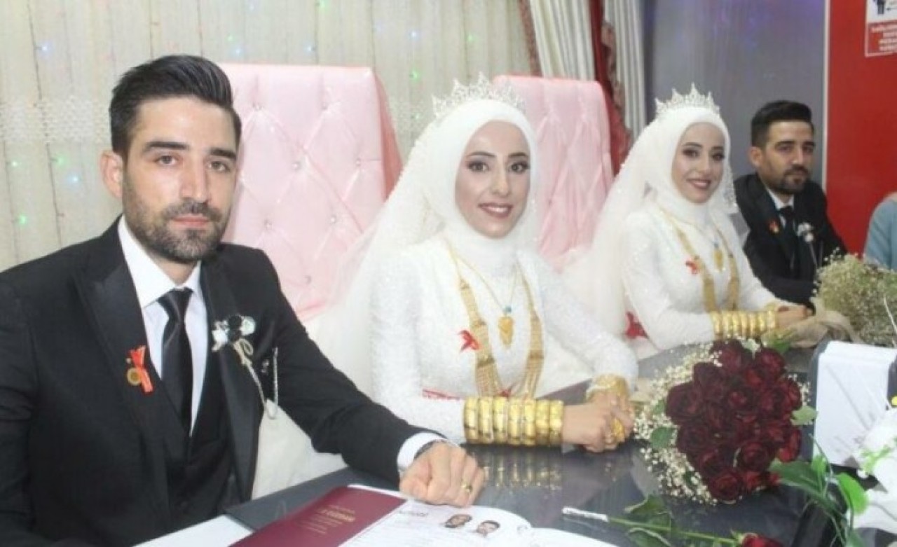 Adıyaman'da ikiz kardeşler Abuzer ve Gaffari Koparal,  ikiz kız kardeşler Nurgül ve Nursel Tepe ile evlendi