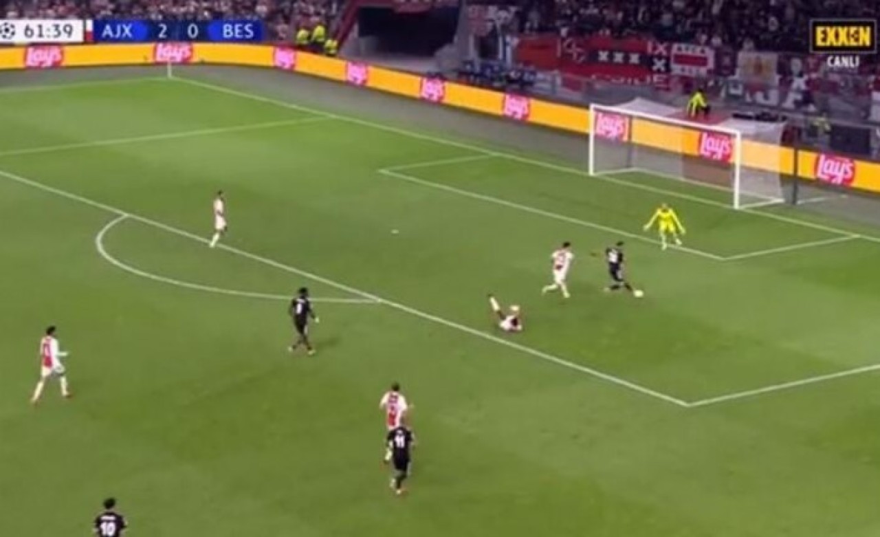 Ajax-Beşiktaş maçında Fransız hakemden skandal karar!