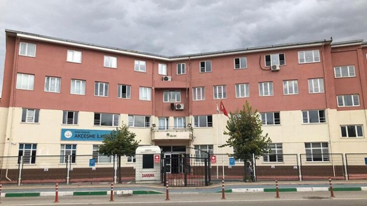 Bursa'da bir öğrencinin testi pozitif çıktı,  30 arkadaşı ve öğretmeni karantinaya alındı